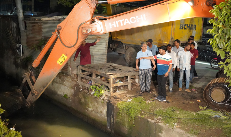 বর্ষা মৌসুমে জলাবদ্ধতা রোধে মাঠে তৎপর রাসিক প্রশাসক