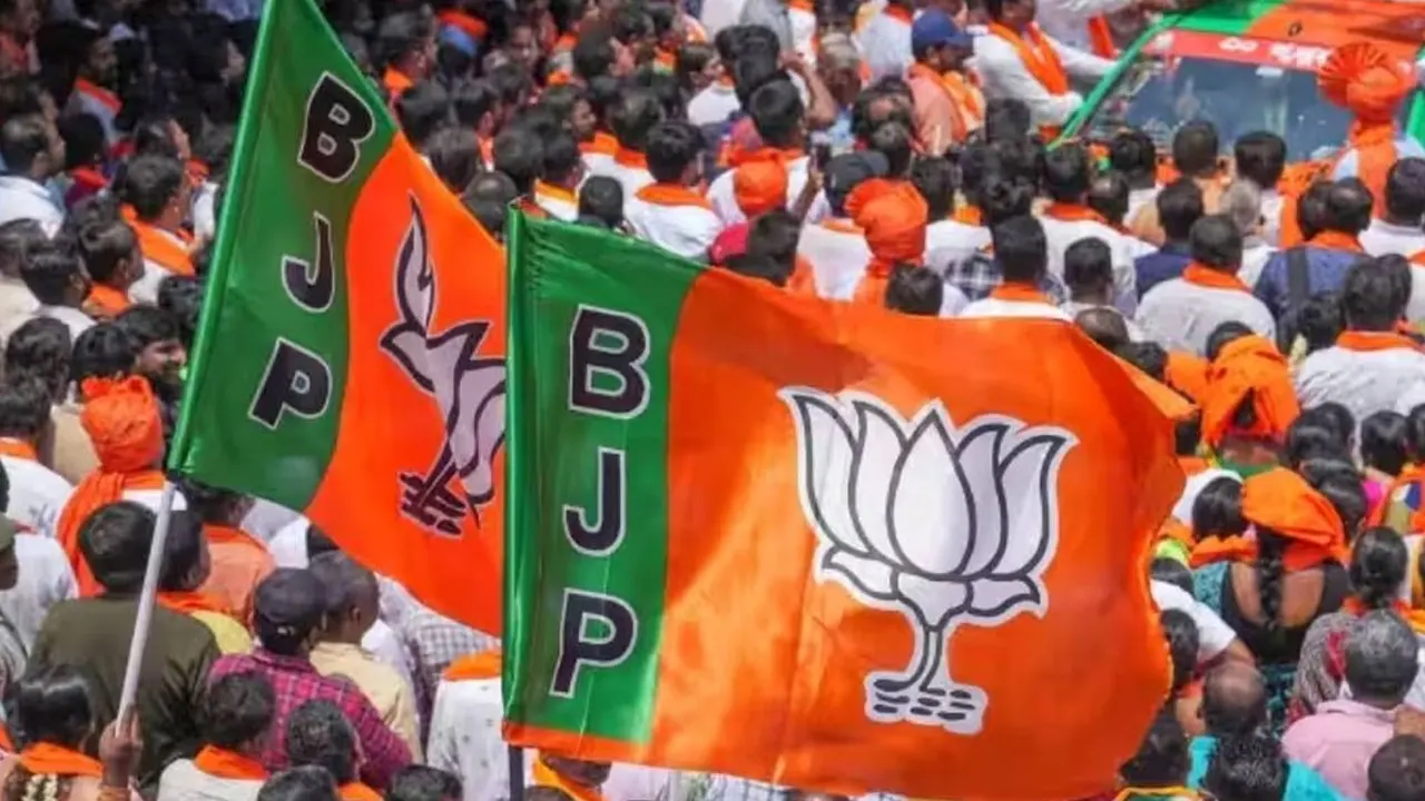 আসামে হ্যাটট্রিক জয়ের পথে বিজেপি