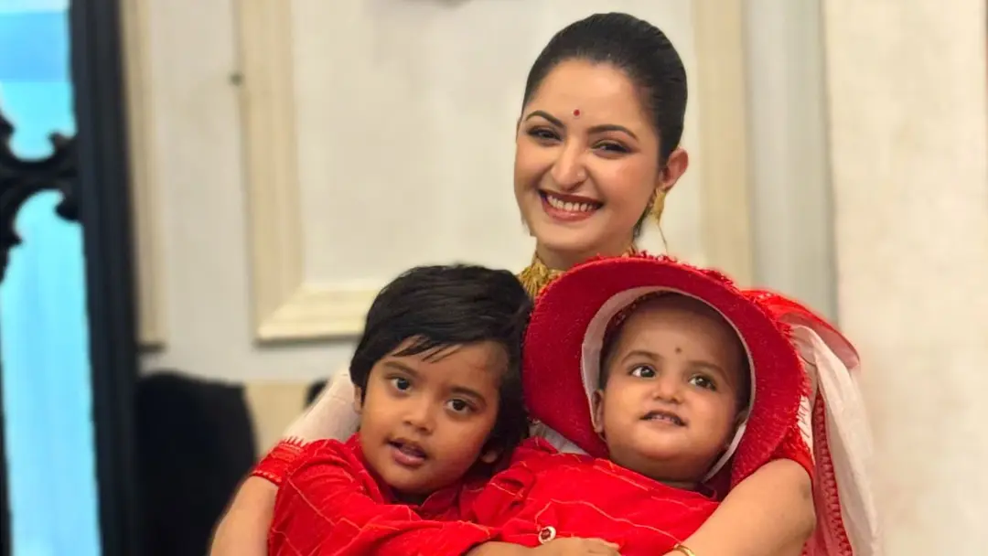 দুই সন্তানকে নিয়ে পরীমণির মা দিবস