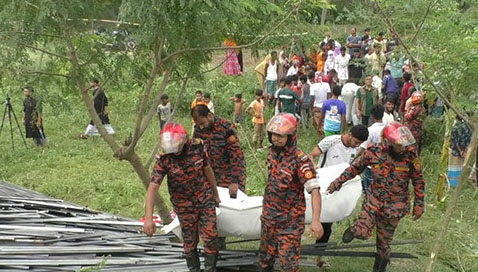 টাঙ্গাইলে ট্রাক উল্টে ১৫ জন নিহত