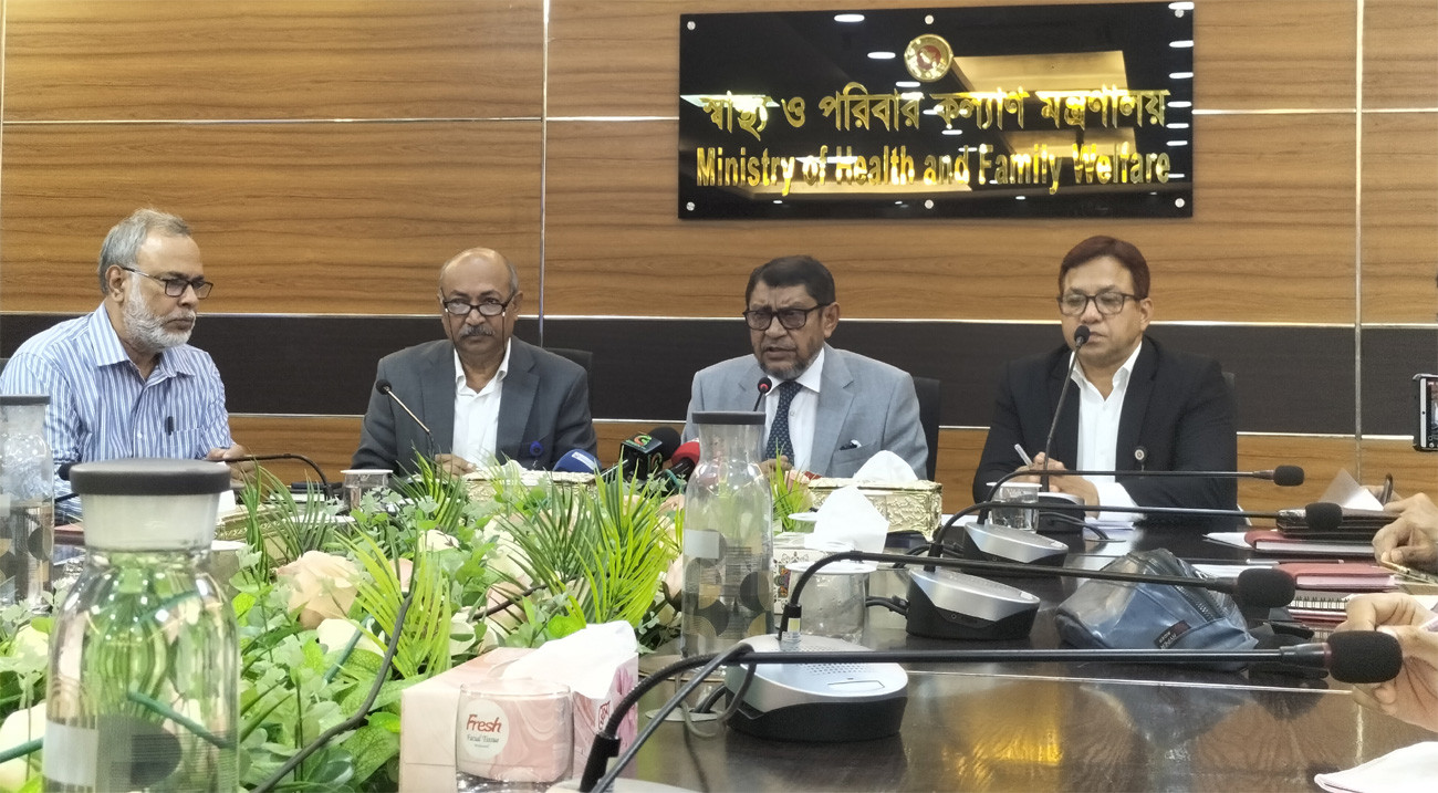 ‘বন্যাকবলিত ১১ জেলায় স্বাস্থ্যকর্মীদের ছুটি বাতিল’