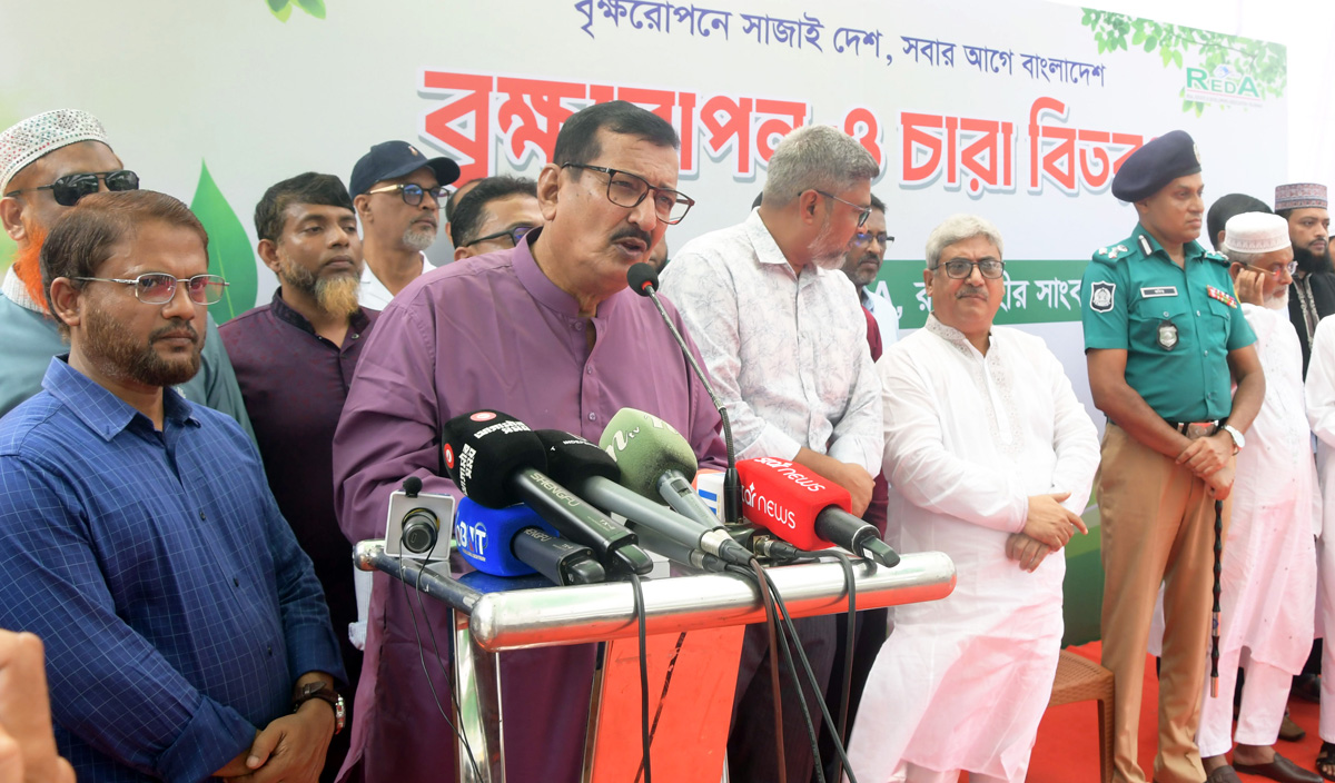 রাজশাহীতে ৩০ হাজার বৃক্ষরোপণ কর্মসূচির উদ্বোধন করলেন ভূমিমন্ত্রী