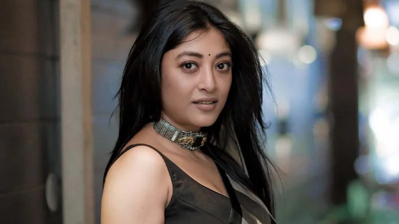 ইতিহাসের উত্তাল অধ্যায়ের গল্পে পাওলি