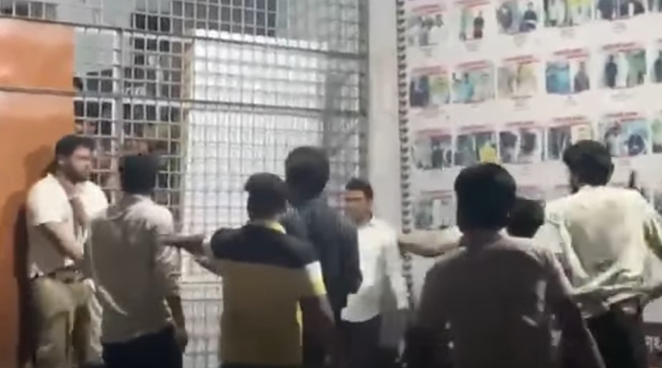 রাবিতে সাংবাদিকদের ওপর ছাত্রদল নেতাকর্মীদের হামলা, আহত ১০