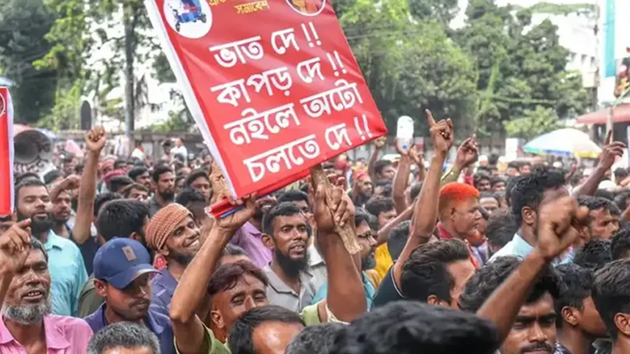 রাজধানীতে অটোরিকশা চালকদের সড়ক অবরোধ, আল্টিমেটাম