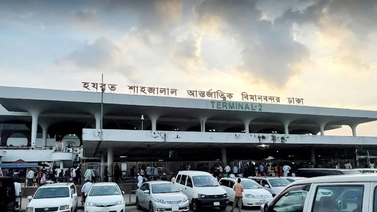 উড্ডয়নের পর খুলে পড়ল বিমানের চাকা, ঢাকায় জরুরি অবতরণ
