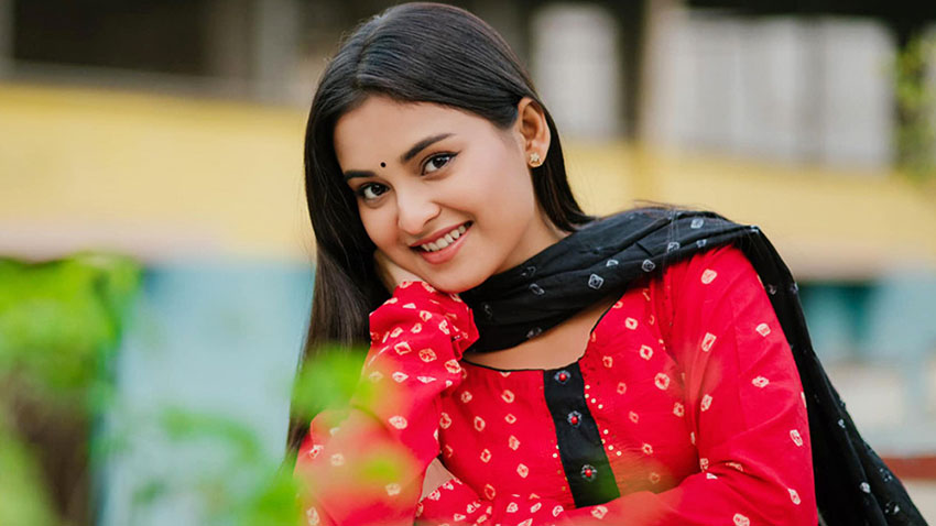 মেঘের মতো উড়তে চান তটিনী