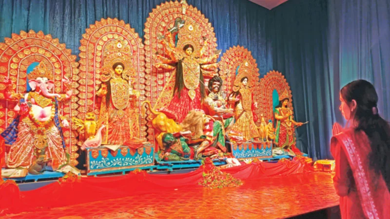 বিজয়া দশমী আজ, বিদায়ের সুর মণ্ডপে মণ্ডপে