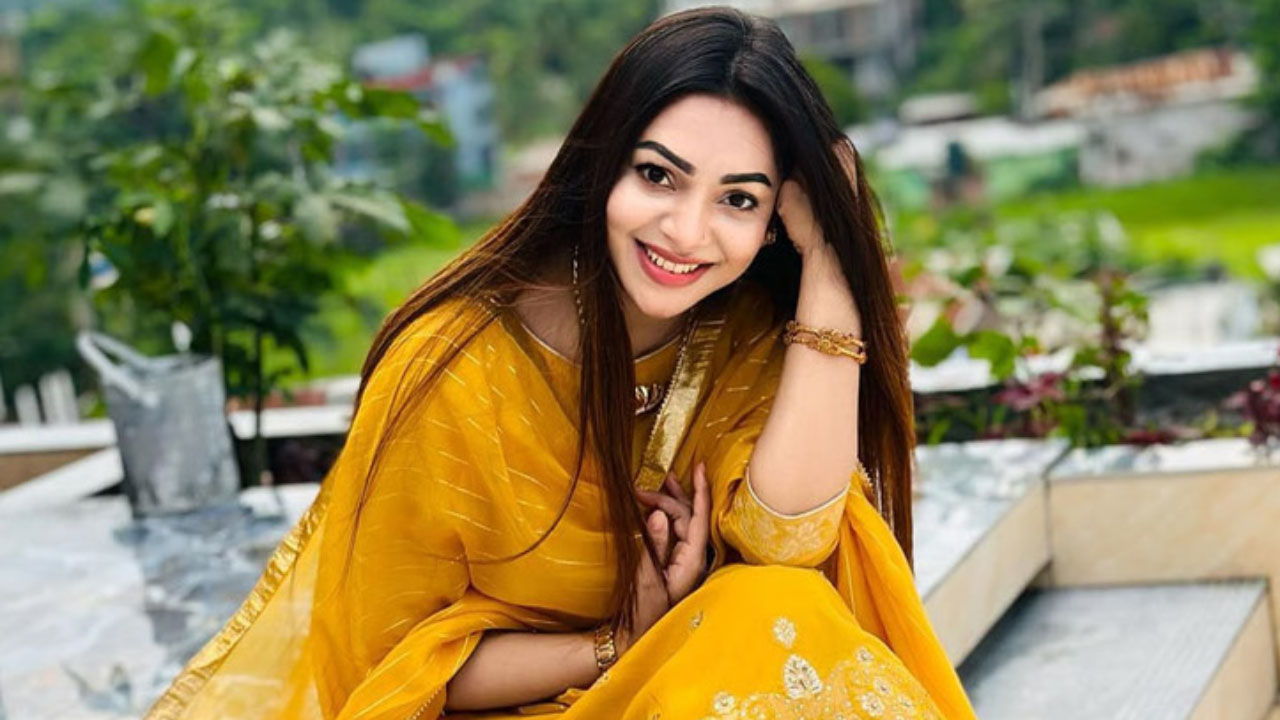 অভিনয় এখন প্রভার 'সেকেন্ড চয়েস'