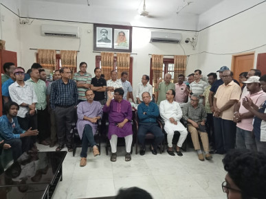 রাবিতে পুলিশে অভিযানে ছত্রভঙ্গ আন্দোলনকারীরা, ভিসি অবমুক্ত