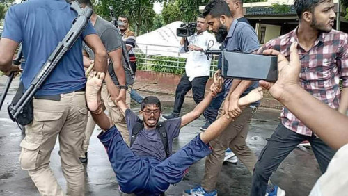 রাবিতে শিক্ষার্থীদের তুলে নেয়ার চেষ্টা, শিক্ষার্থীদের সাথে শিক্ষকদের ধস্তাধস্তি