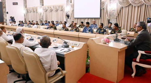 বঙ্গভবনে বৈঠক: লুট-হিংসাত্মক কর্মকাণ্ড বন্ধে কঠোর পদক্ষেপের সিদ্ধান্ত