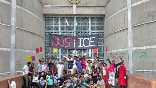 জাতীয় সংসদ ভবন পরিচ্ছন্ন করল শিক্ষার্থীরা