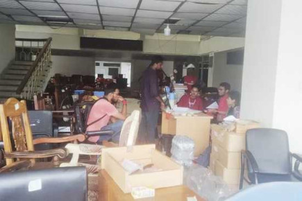 রাজশাহীতে ফেরত দেওয়া হচ্ছে বিভিন্ন দফতরের লুট হওয়া মালামাল
