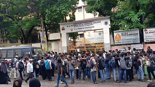 বোরকা, হিজাবে ছাত্রীদের ওপর নিষেধাজ্ঞা নয়: ভারতের সুপ্রিম কোর্ট