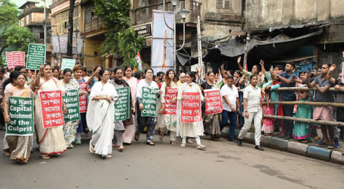 শুক্রবারও দিনভর বিক্ষোভ: মমতাসহ বাম-বিজেপি সবাই রাজপথে