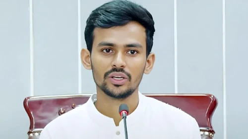 ব্যানার-ফেস্টুনে নিজের ছবি দেখে যা বললেন উপদেষ্টা আসিফ