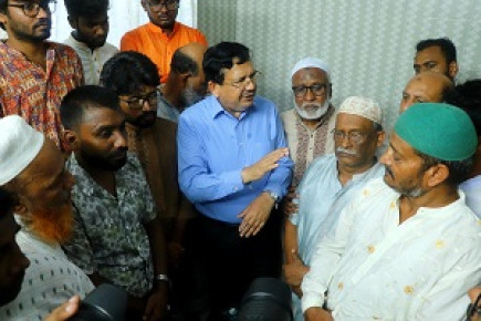 পাবনায় নিহত দুই শিক্ষার্থীর বাড়ি পরিদর্শন ও আর্থিক সহায়তা দিলেন শিমুল বিশ্বাস