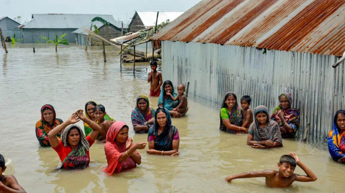 বন্যায় মৃতের সংখ্যা বেড়ে ৫৪