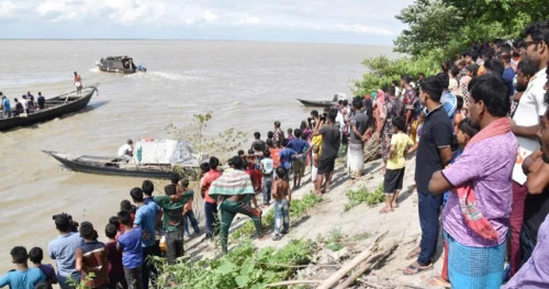 রাজশাহীতে পদ্মায় নৌকা ডুবে নিখোঁজ ৩