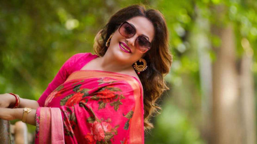 গোপনে দেশ ছেড়েছেন অরুণা বিশ্বাস