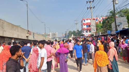 গাজীপুরে পোশাক কারখানা শ্রমিকদের বিক্ষোভ, মহাসড়কে যানজট