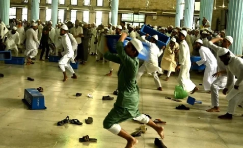 আগের খতিব ফিরে আসায় বায়তুল মোকাররমে সংঘর্ষ