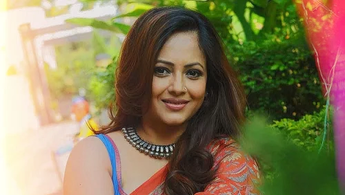 হঠাৎ মেজাজ হারালেন শ্রীলেখা