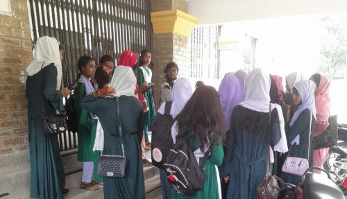 স্কুলের শিক্ষার্থীদের পিকনিকের কথা বলে আদালতে নিয়ে সাক্ষ্য দেওয়ালেন প্রধান শিক্ষক!