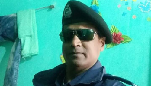 গৃহবধূর ঘরে আপত্তিকর অবস্থায় জনতার হাতে ধরা এসআই অত:পর...