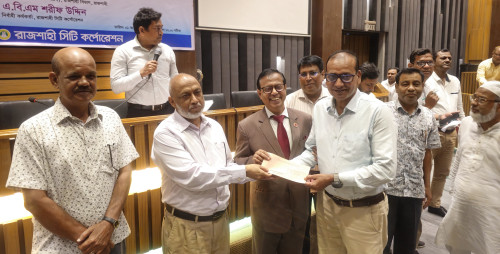 রাসিকের অবসরপ্রাপ্ত ৩১ কর্মকর্তা-কর্মচারী   পেলেন আনুতোষিকের চেক