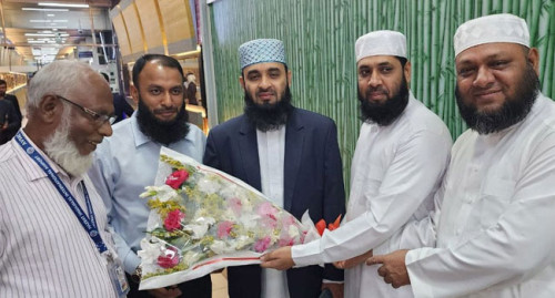 দেশে ফিরলেন মাওলানা মিজানুর রহমান আজহারী