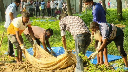 রাজশাহীতে কবর থেকে তোলা হলো আন্দোলনে নিহত সাকিবের লাশ