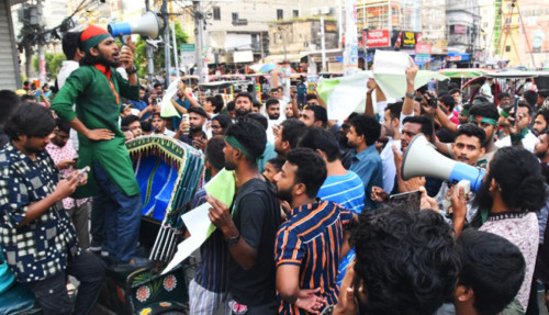 রাষ্ট্রপতির অপসারণ দাবিতে রাজশাহীতে বিক্ষোভ