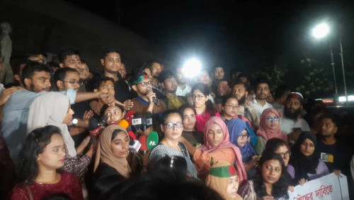 বঙ্গভবনের বিলাসিতা ছেড়ে নিজের পথ দেখুন : রাষ্ট্রপতিকে হাসনাত আব্দুল্লাহ