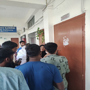 রাবিতে  শিক্ষা ও গবেষণা ইনস্টিটিউটের পরিচালককে তালাবদ্ধ করল কলেজ শিক্ষার্থীরা