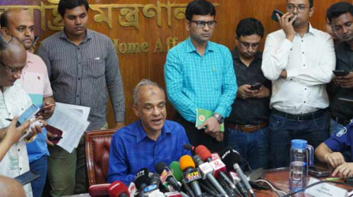 শাহবাগের পরিবর্তে সোহরাওয়ার্দী উদ্যানে সভা-সমাবেশ করার আহ্বান স্বরাষ্ট্র উপদেষ্টার