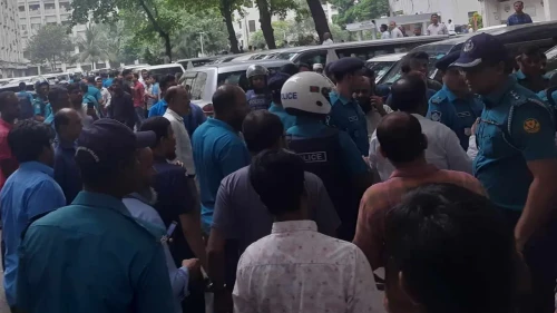 সচিবালয়ের ভেতরে অর্ধশতাধিক আটক
