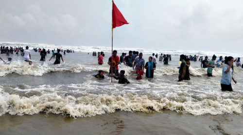 সাগর উত্তাল, সমুদ্রবন্দরে ৩ নম্বর সংকেত