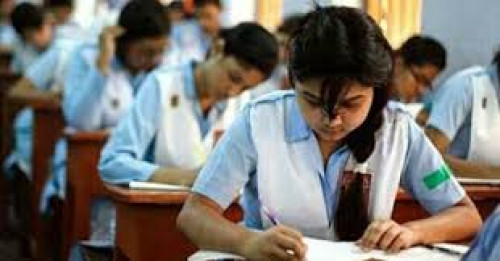 পিছিয়ে যাচ্ছে এসএসসি ও এইচএসসি পরীক্ষা