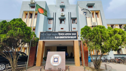 রাবি প্রশাসন ভবনের নামফলক  ভাঙা, জানে না প্রশাসন
