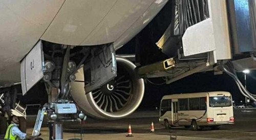 শাহজালাল বিমানবন্দরে ভেঙে পড়ল প্লেনের দরজা