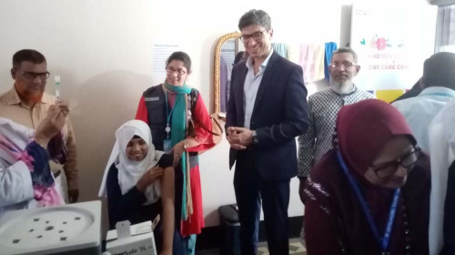 রাজশাহীতে এইচপিভি টিকাদান কেন্দ্র পরিদর্শন করলেন  বিশ্ব স্বাস্থ্য সংস্থার ডেপুটি ডব্লিআর