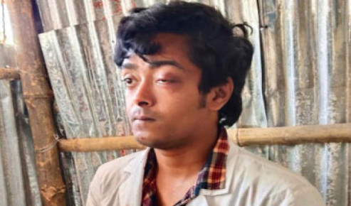 রাজশাহীতে নিষিদ্ধ ছাত্রলীগ কর্মীকে মারধরের পর পুলিশে সোপর্দ
