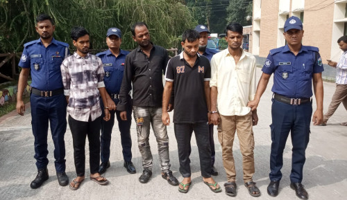নাটোরে চার ডাকাত গ্রেফতার