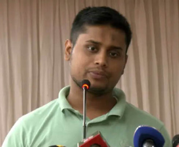 বিপ্লবে বাচ্চারা জীবন দেয়, মুরব্বিরা পদ ভাগাভাগি করেন: হাসনাত আব্দুল্লাহ