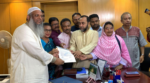 ‘উত্তরা এক্সপ্রেস’ ট্রেন চালুর দাবিতে রাজশাহীতে স্মারকলিপি পেশ