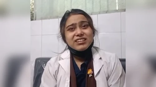 ঢাকা মেডিকেলে ভুয়া নারী চিকিৎসক আটক
