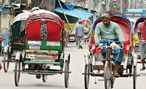 রাসিকের ভ্রাম্যমাণ আদালতে ১০টি চার্জার রিক্সা আটক