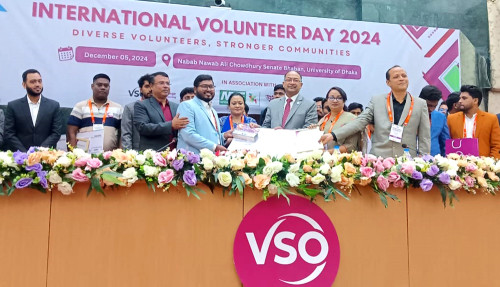 বেস্ট ভলান্টিয়ার অ্যাওয়ার্ড’২০২৪ পেলেন পাবনার মেহেরাব হোসেন
